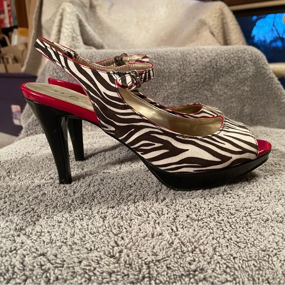 Heels - Picture 1 of 14